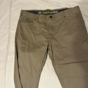 Men’s Lee Comfort Fit khaki pants with pockets size 42 x 32 excellent condition